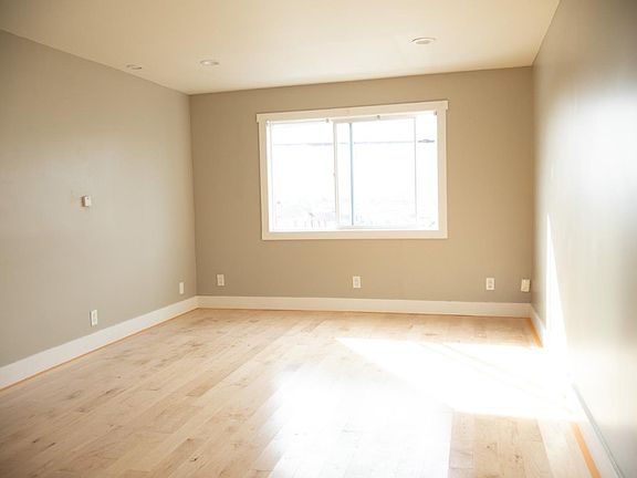4th image of 301 Price St