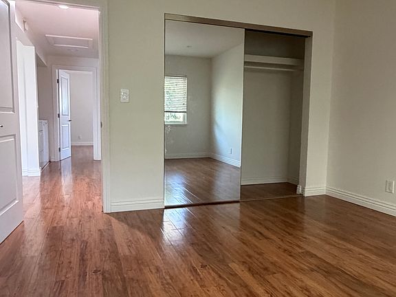 3rd image of 3052 Honolulu Ave APT B