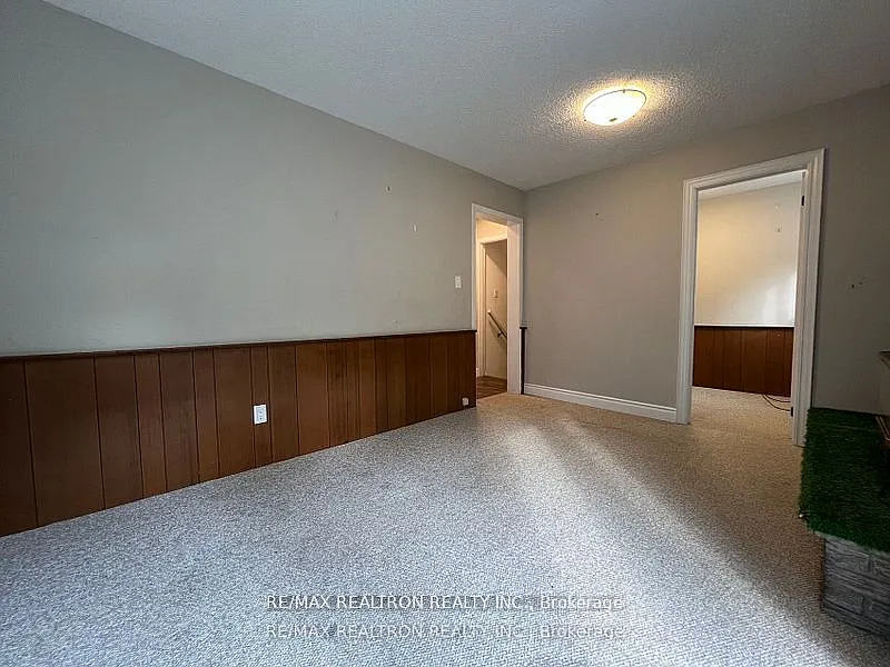 Building Photo - 25 Emperor St #BASEMENT