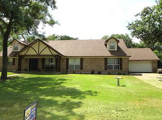 920 S Oak St, Bellville, TX 77418