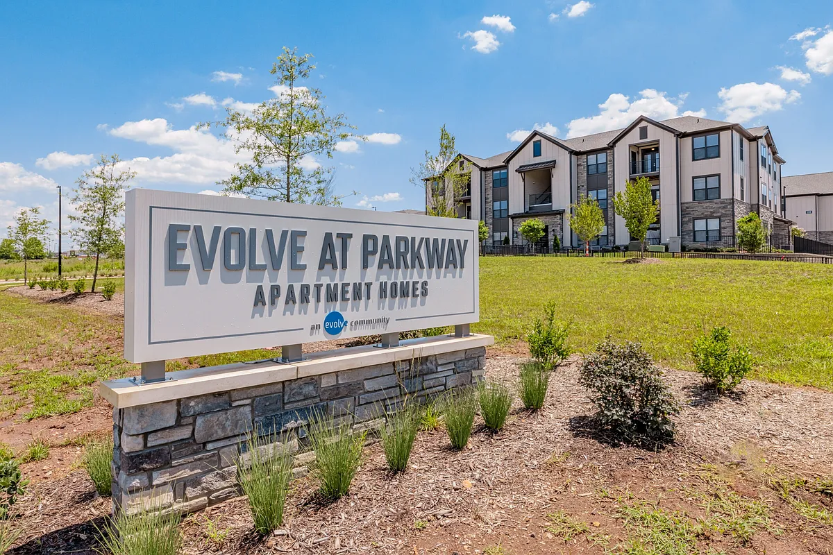 Building Photo - Evolve at Parkway Apartment Homes