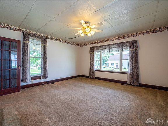 3rd image of 411 N Center St