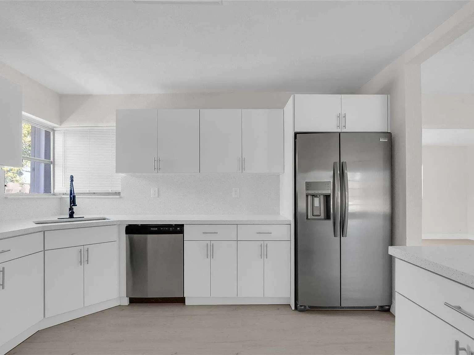 3 bed, 2.0 bath, 1769 sqft, $3,700 — Photo 3
