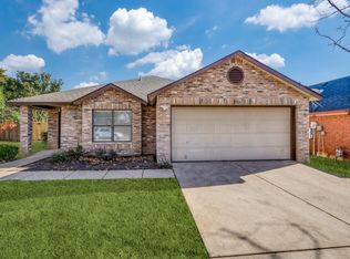 2706 Stone Creek Ln, Corinth, TX 76210