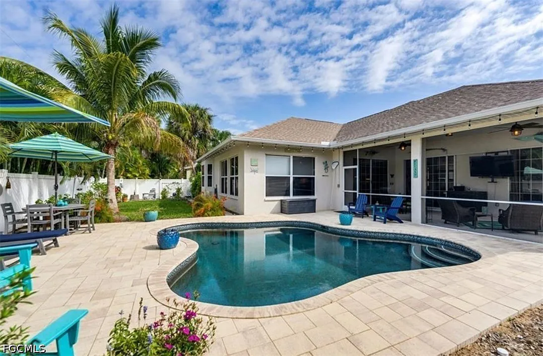 4 bed, 3.0 bath, 2203 sqft, $4,200 — Photo 1
