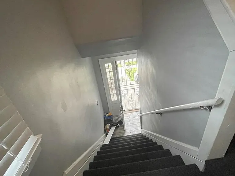 2286 Calvert St — Photo 12