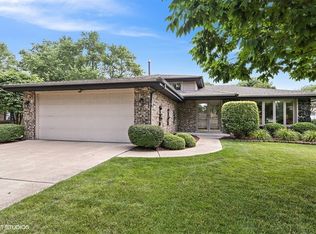 9S165 Florence Ave, Downers Grove, IL 60516