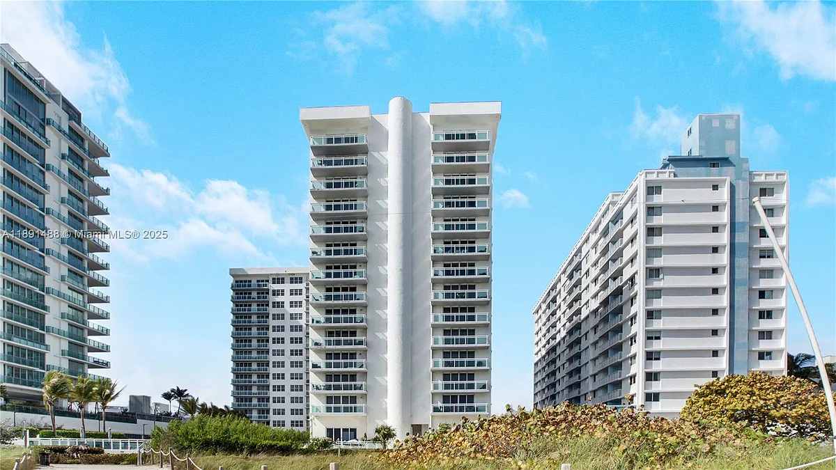 Building Photo - 6917 Collins Ave #705