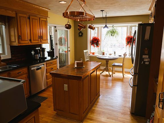 3rd image of 29 Lexington Road