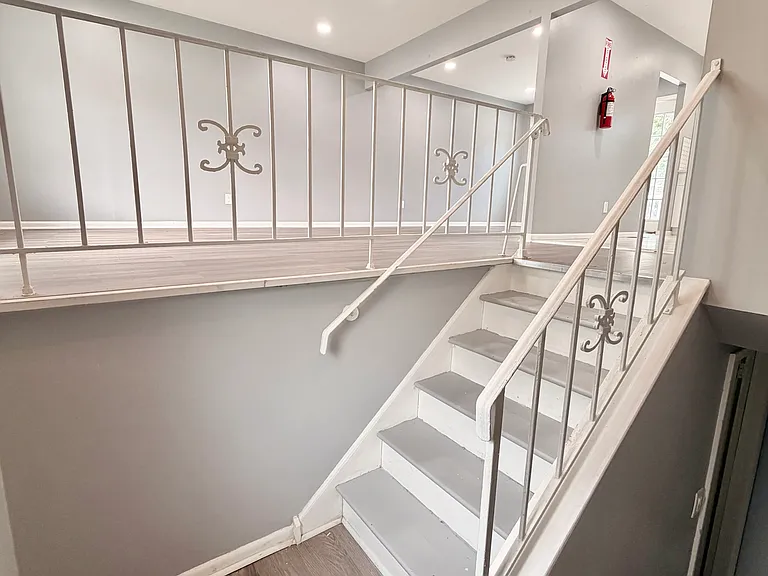 309 Ellis Ct — Photo 18