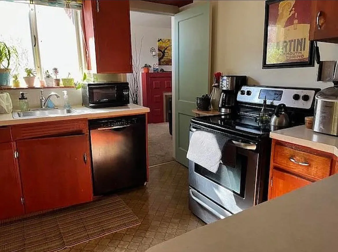 3 bed, 1994 sqft, $1,000 — Photo 3