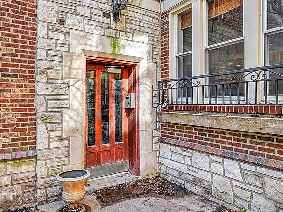 2nd image of 715 Westwood Dr APT 1W