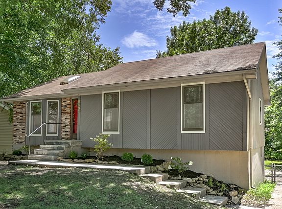 2nd image of 8601 Linda Ln