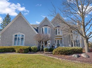 1213 Creek View Dr, Rochester, MI 48307