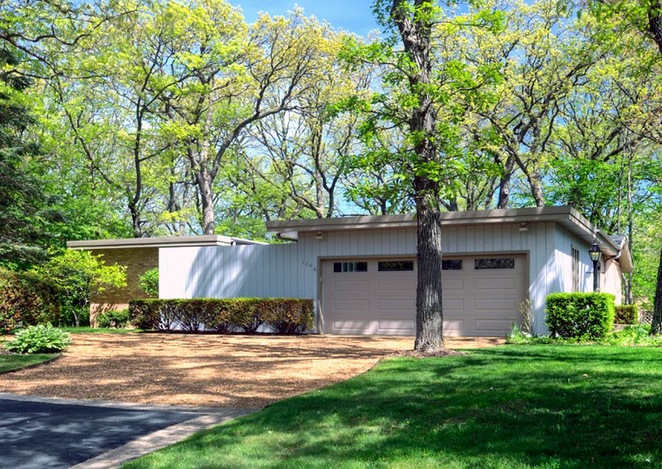 1st image of 124 E Louis Ave