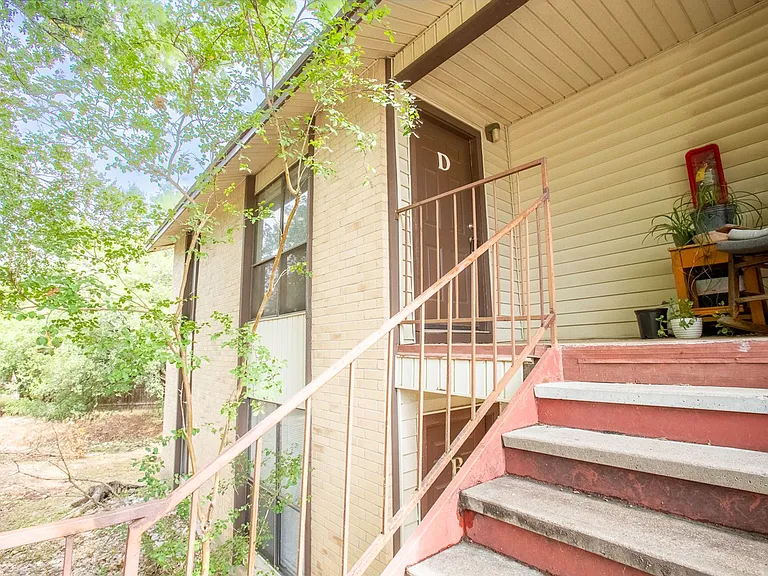 245 Craddock Ave #D — Photo 12