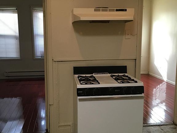4th image of 85 Williams Ave #2