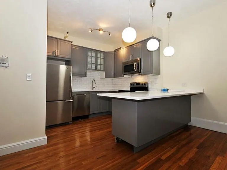 849 Beacon St #5B — Photo 6