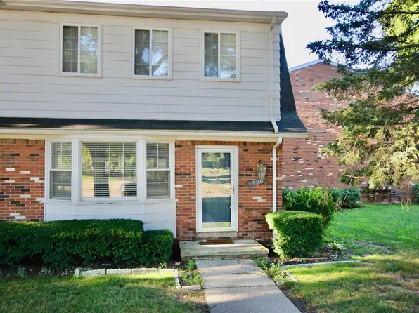 580 E Fox Hills Dr #1, Bloomfield Hills, MI 48304