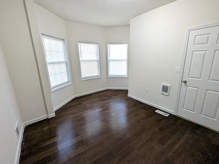 152 S 10th St #1 — Photo 5