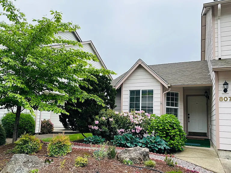 807 NW Sundance Cir — Photo 2
