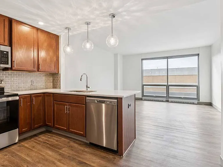 Midtown Crossing Apartments — Photo 54