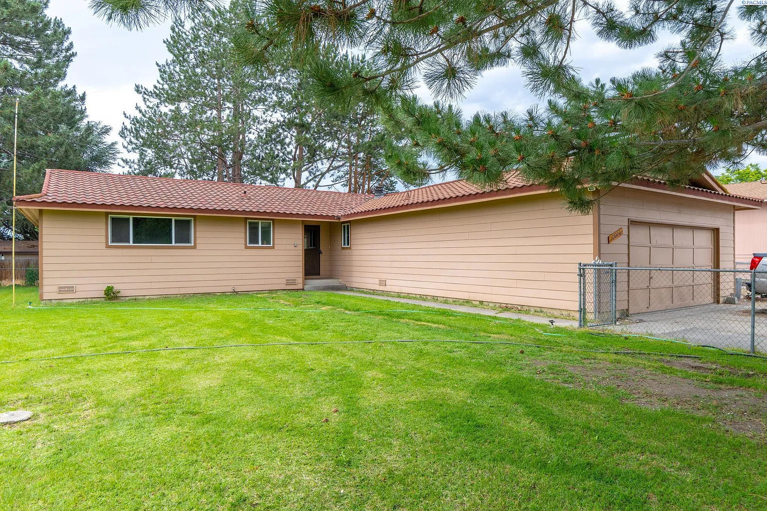 10016 Locust Ln photo 1
