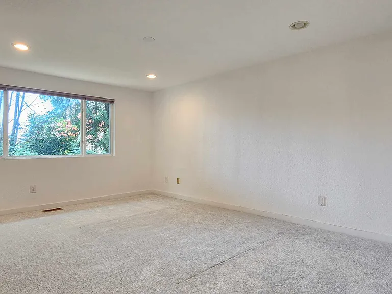 2417 Sahalee Dr W — Photo 24