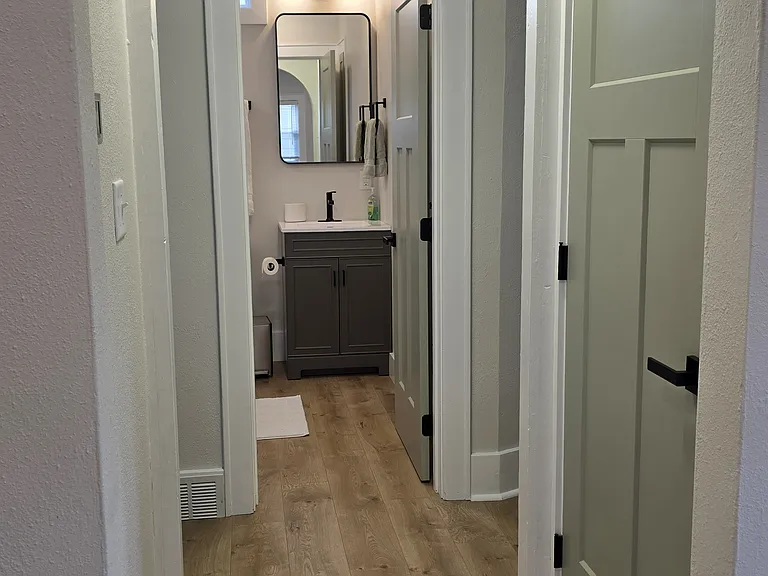 1409 E Samuel Ave — Photo 23