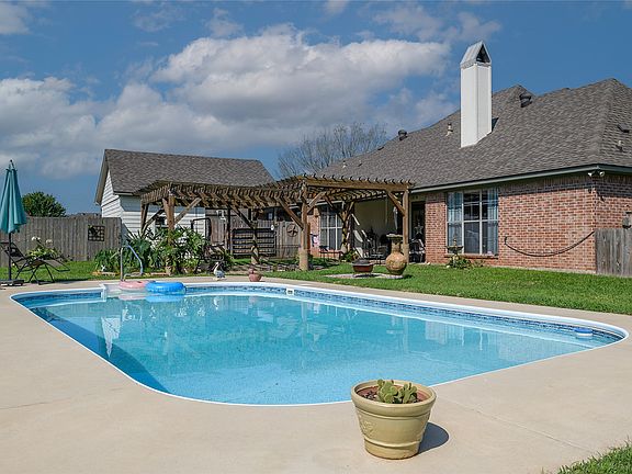 3rd image of 102 Beau Bridge Cir