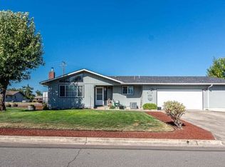 2406 Circle Dr, Roseburg, OR 97471