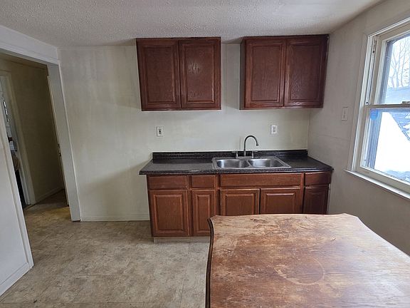 3rd image of 139 Ideal St #2