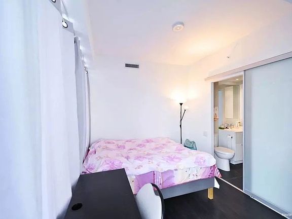 3rd image of 15 Grenville St #4408