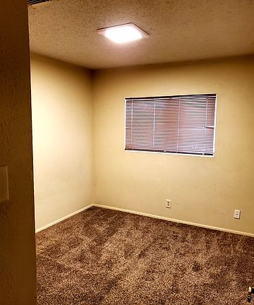 5th image of 671 Fern Meadow Dr
