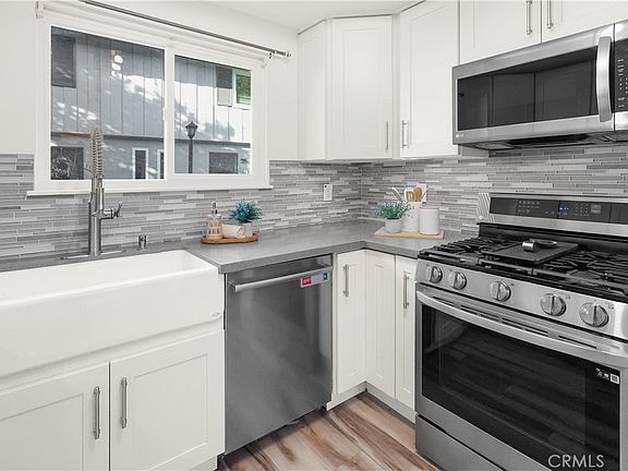 5th image of 1111 E 1st St