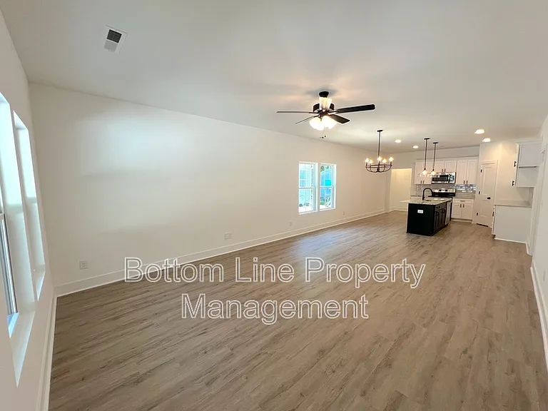 427 Mint St — Photo 2
