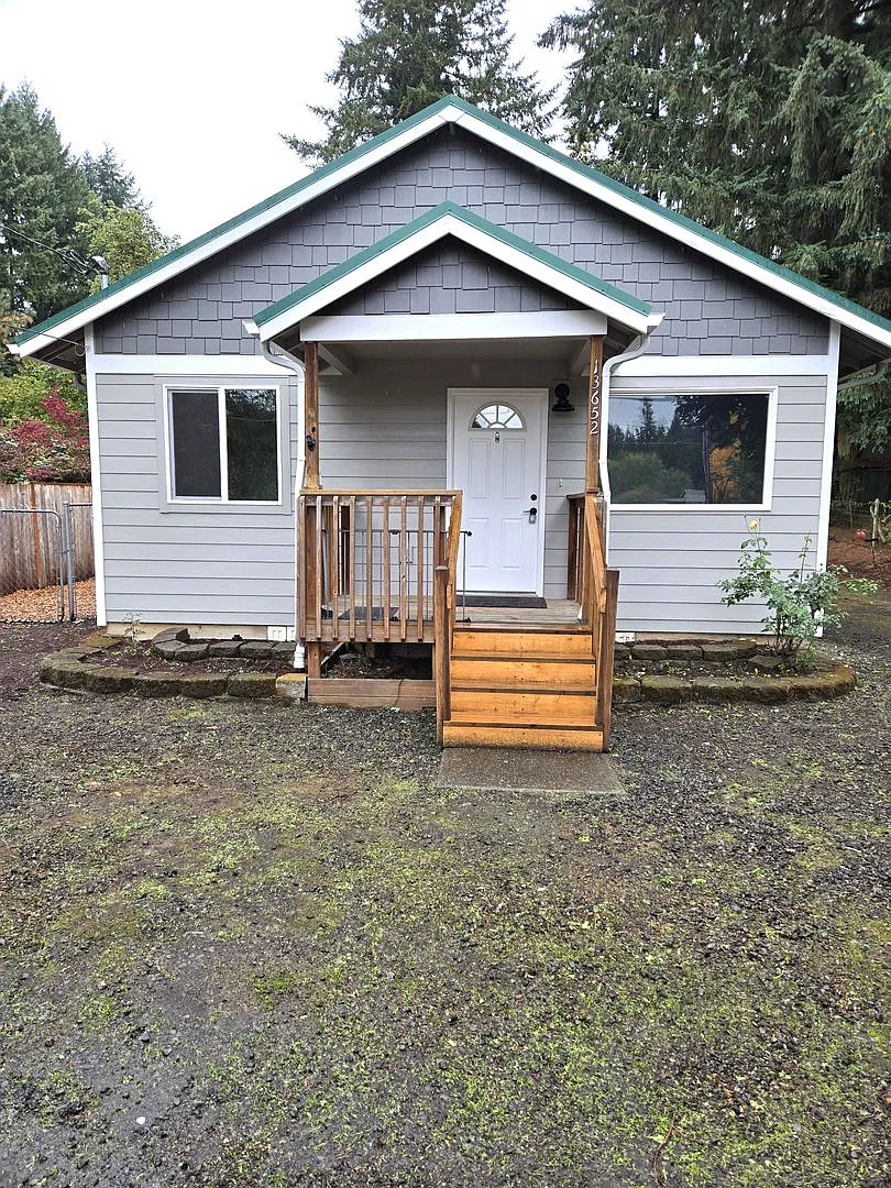 Large lot with tons of storage ! 3 br , 2 bth + office+ 2 Car-garage + 2 Wooden Sheds — Photo 1