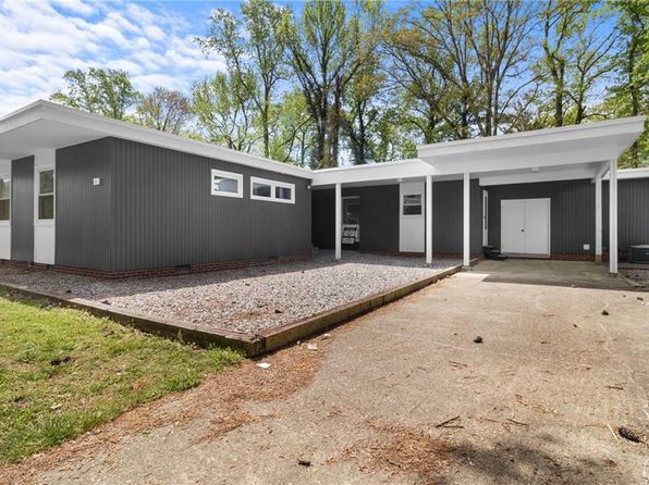 11 Wakefield Rd, Newport News, VA 23606
