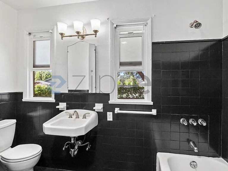 14331 Capri Dr — Photo 24