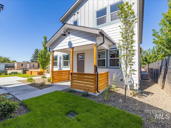 1462 N Cole Cottage Ln, Boise, ID 83704