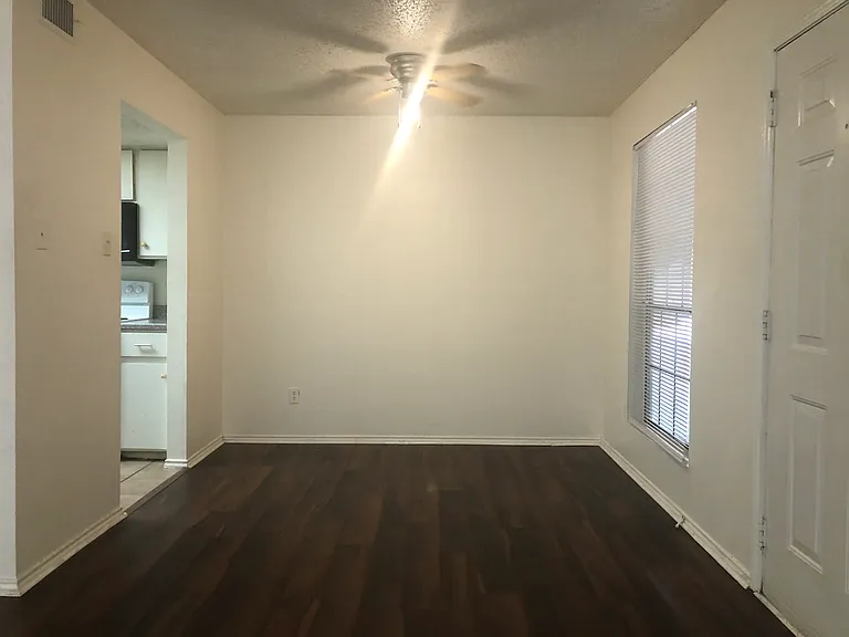 2401 Leon St #106 — Photo 29