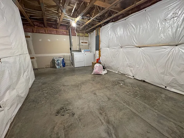 3046 Crystal Spring Ln — Photo 17