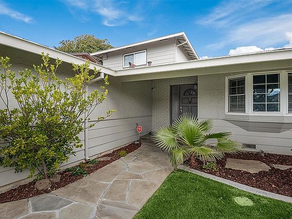 2nd image of 3269 Lynn Oaks Dr