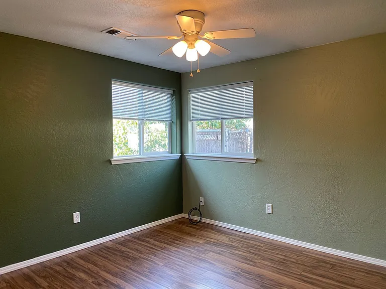 430 Crystal Dr — Photo 17