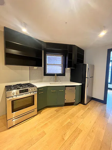 41 Van Wagenen Ave #3R Photo 1