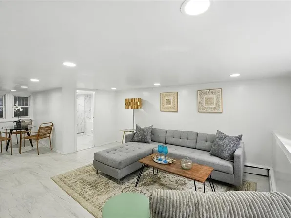 283 Griffith Street image 2 of 29