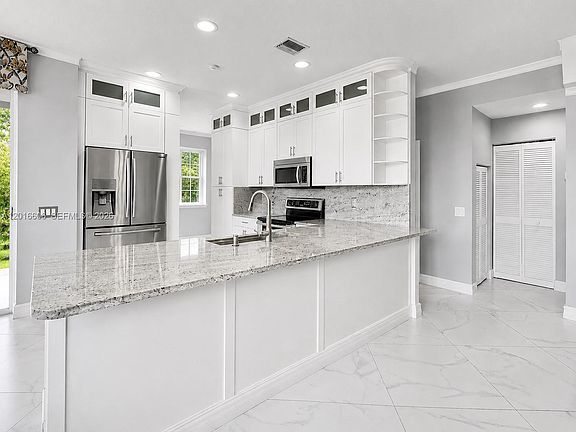 4th image of 963 Falling Water Rd