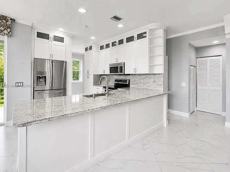 963 Falling Water Rd — Photo 13