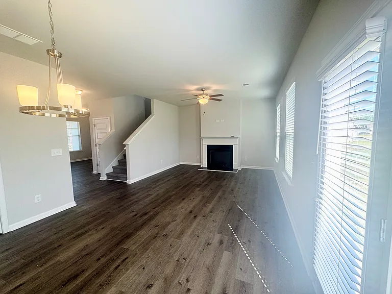 107 Denmon Ct — Photo 12
