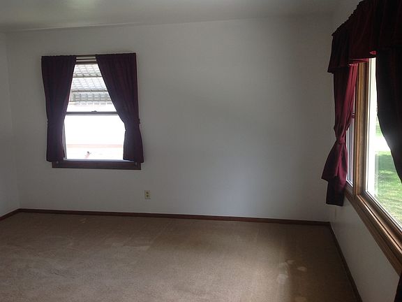 3rd image of 374 Windell St